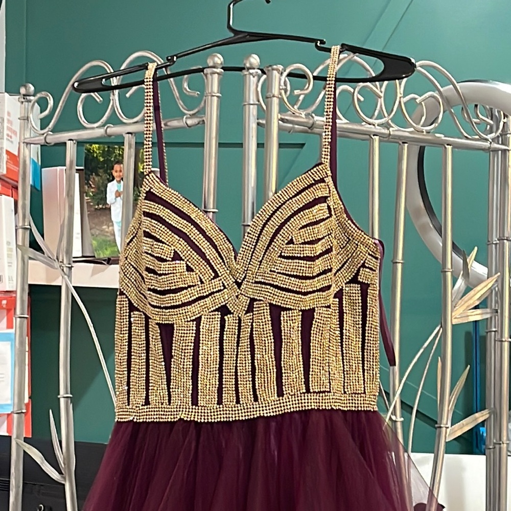 Beautiful burgundy dress sz 8 new